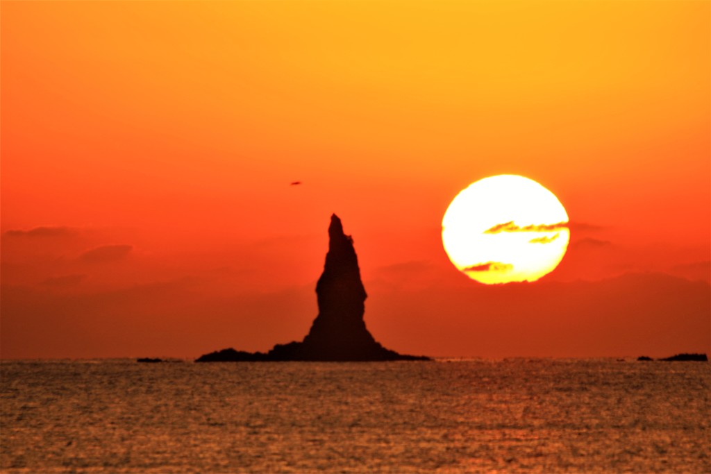 立神岩と夕日