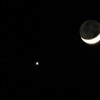 地球照を伴った月と金星が大接近