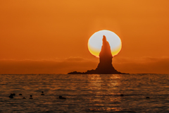 立神岩と夕日