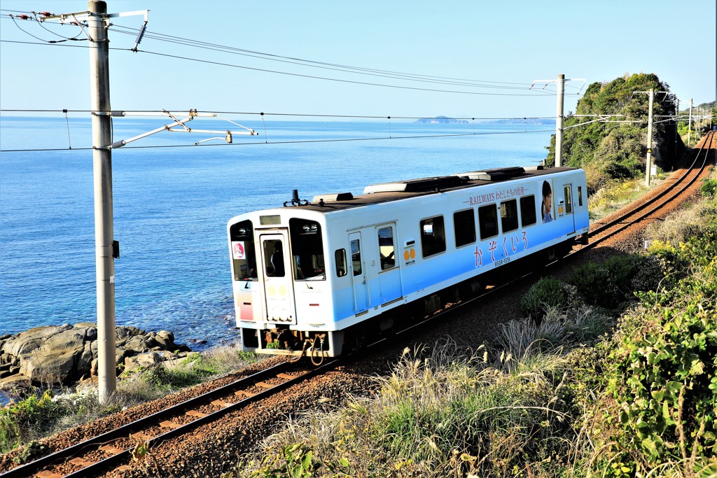 海の見える鉄道風景