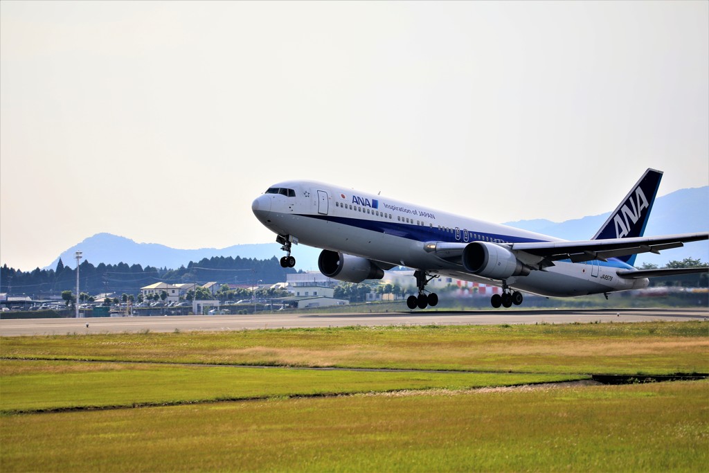 Boeing767-300 take off