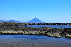 垣瀬浜から望む開聞岳