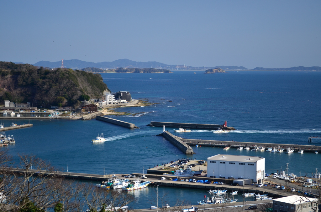 快晴波静か