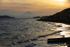 光る海