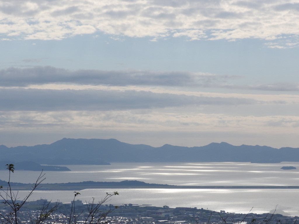 鉄巻山から望む大村湾