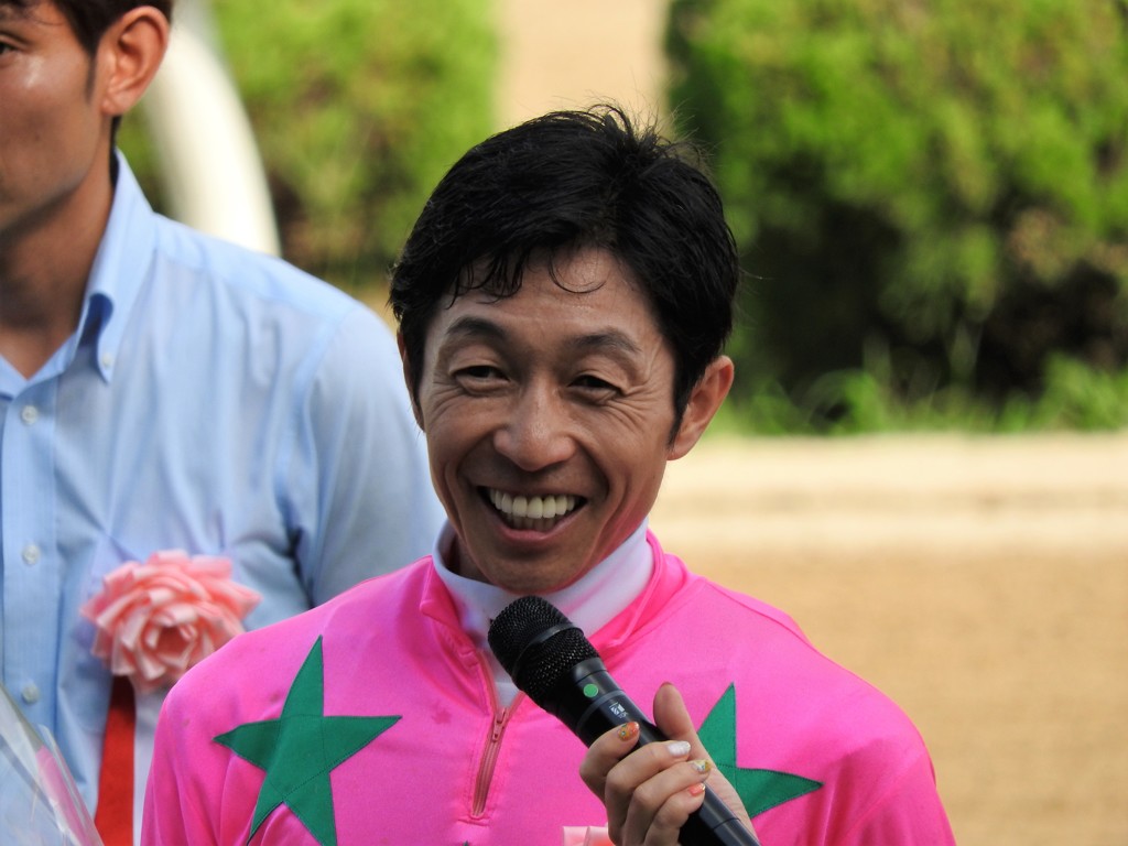 「にこやかな武騎手」
