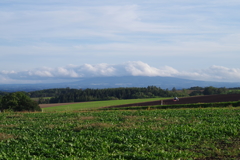 雲に隠れた藻琴山