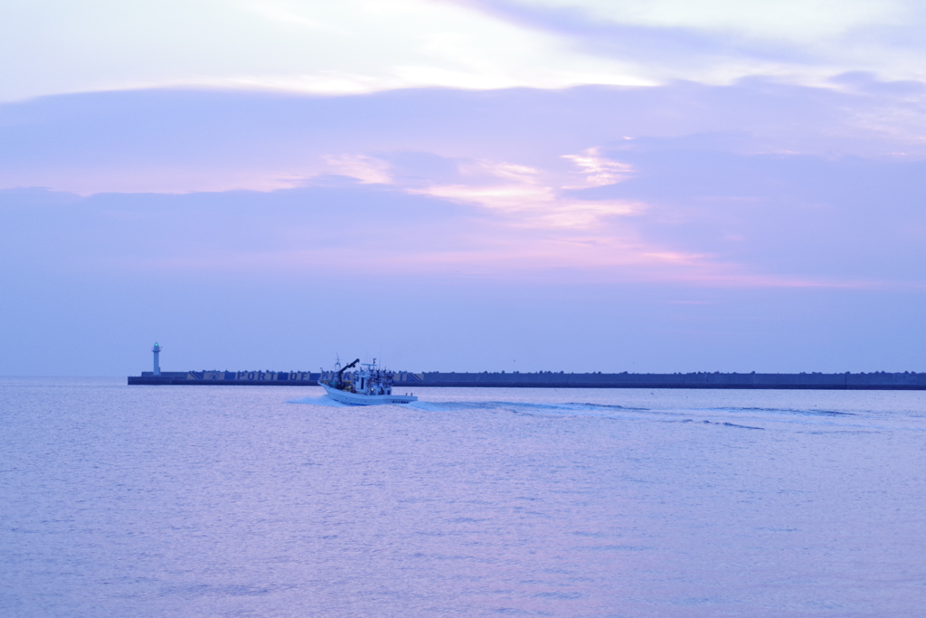 静かなる海にこれから……