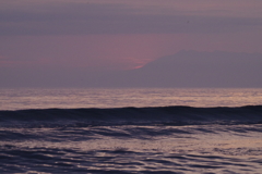 静かなる波