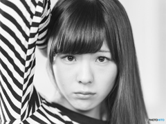 少女A　見つめて（B&W Ver.）