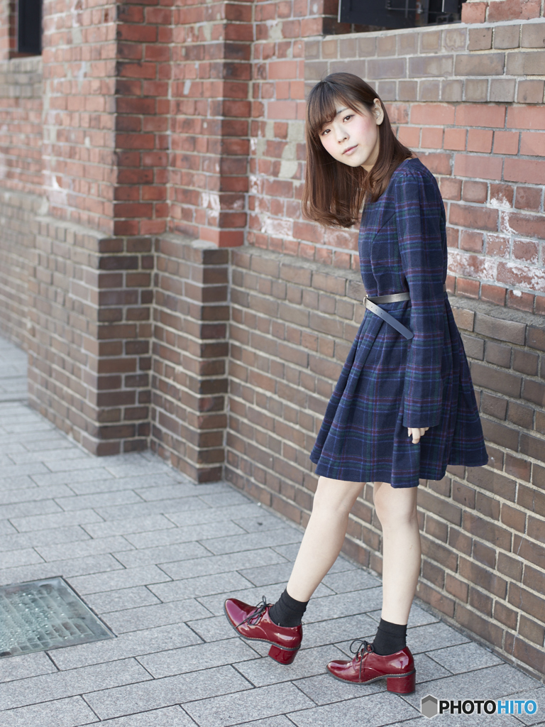少女A　赤れんが倉庫　歩きます？