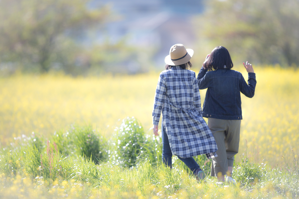 母娘と菜の花畑