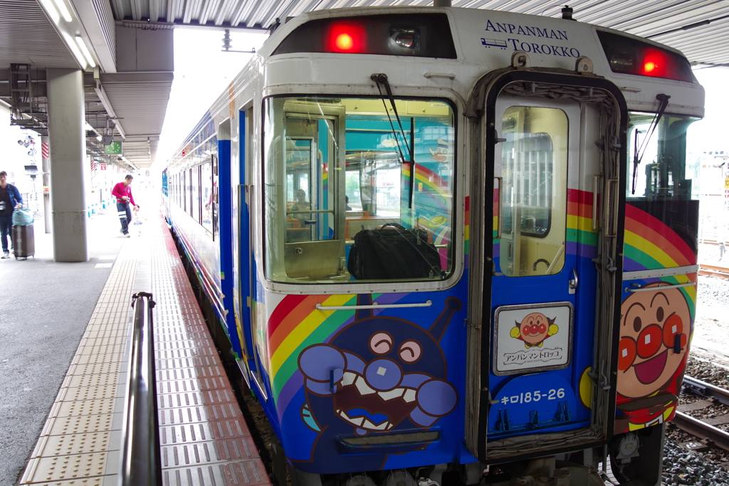 アンパンマントロッコ_岡山駅