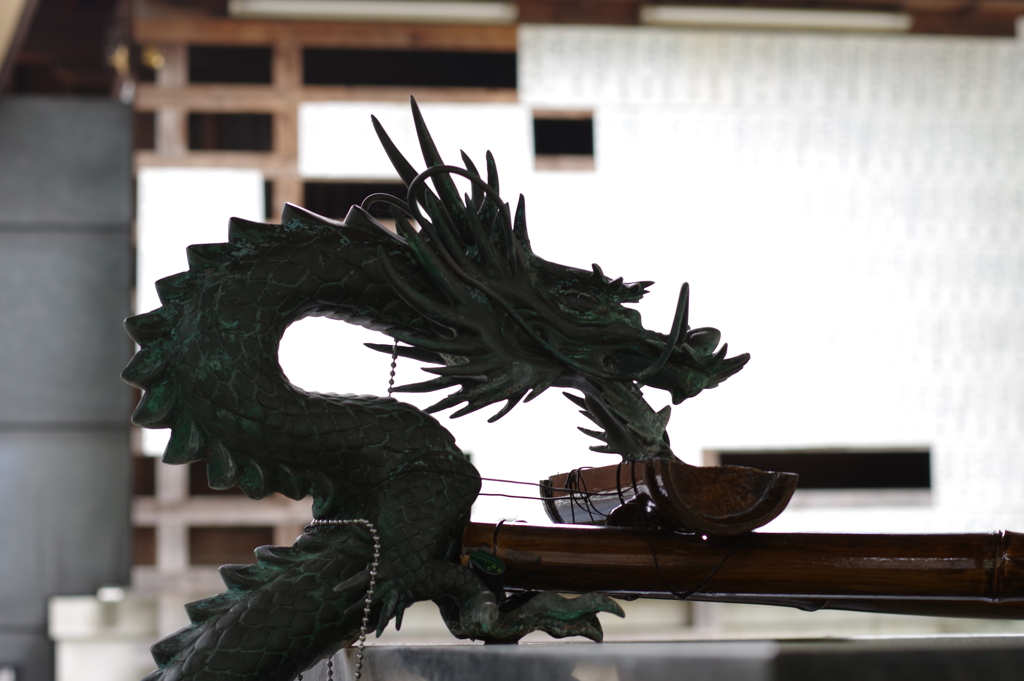 手水舎_龍_新宿十二社熊野神社