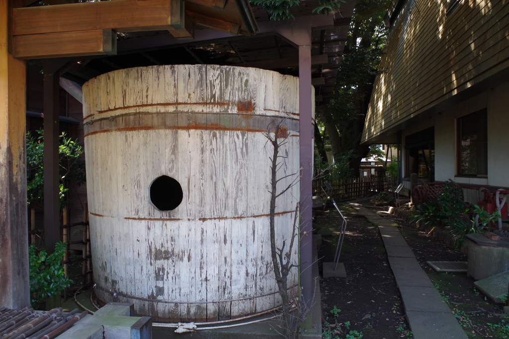 とうご（漬物用大樽）_中野区立歴史民俗資料館