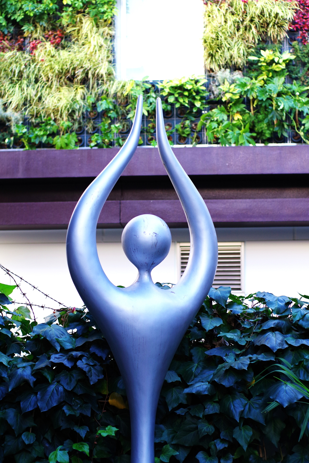 モニュメント_岡本太郎記念館