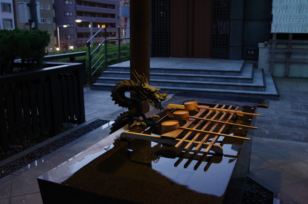 手水舎_龍_新宿十二社熊野神社