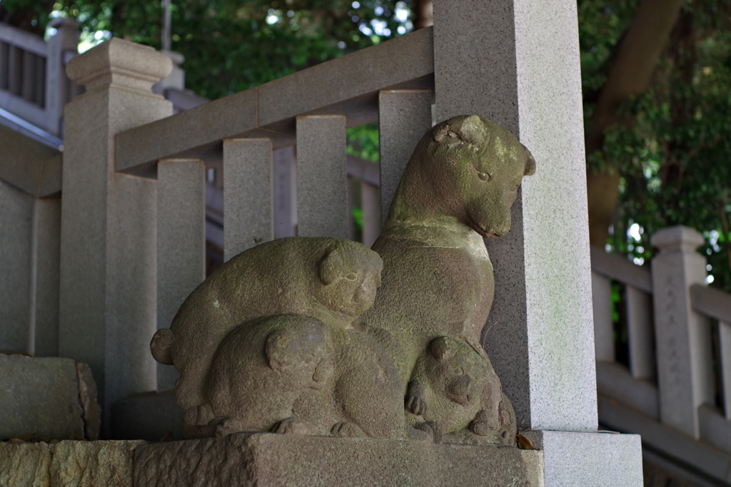 犬の像_目黒不動尊