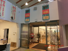 図書館入口全景