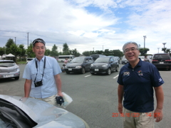 大会が終了して帰り際駐車場での佐藤氏と三上氏