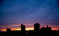 夜明け、街