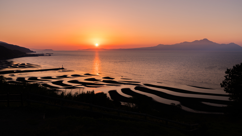 夕迫る海岸