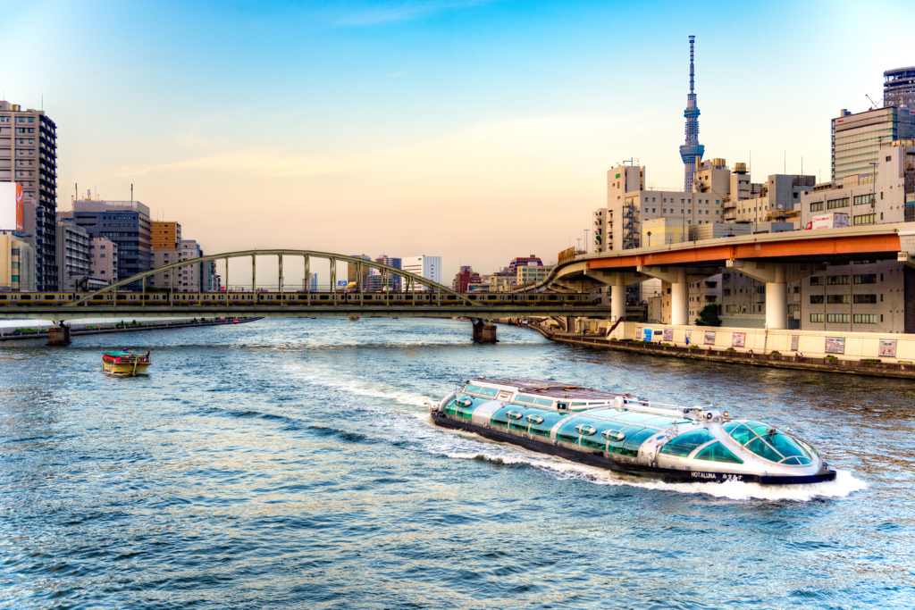 週末晴れ、両国橋。