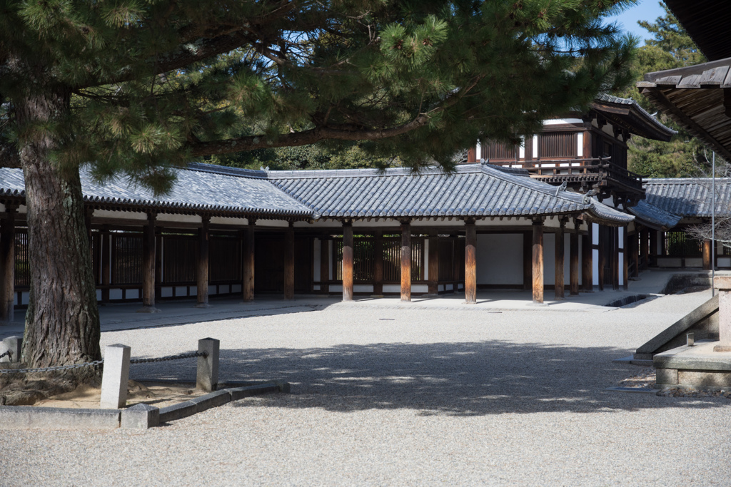 １月の気清しい法隆寺