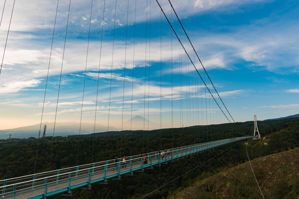 富士を望む橋 