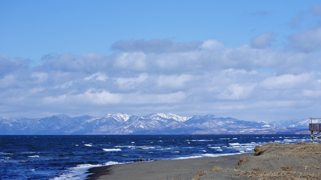 石狩浜より暑寒別岳方面