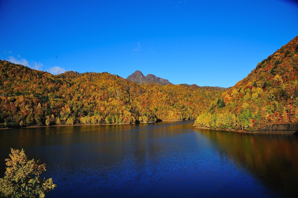 紅葉と湖