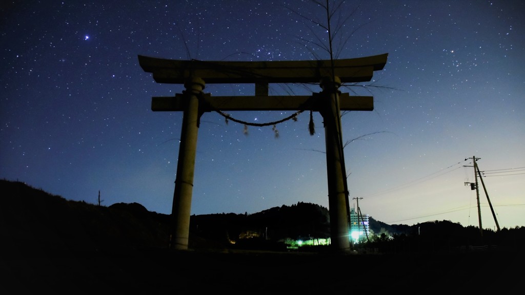 街近くの鳥居