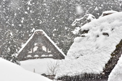 雪降りし山里