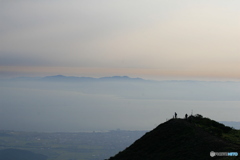 山の日に伊吹山から琵琶湖を眺める