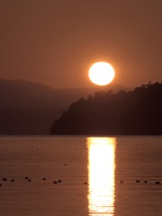 眩し過ぎるぞ琵琶湖の夕日