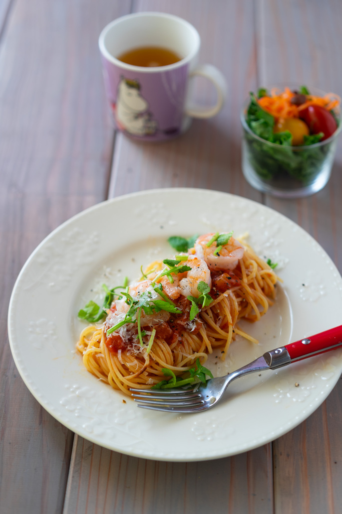 海老と香味野菜のトマトパスタ