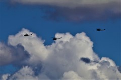ヘリコプター隊列飛行