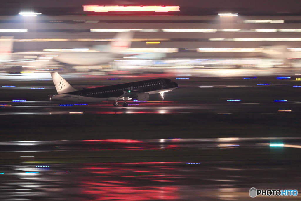 雨の羽田空港