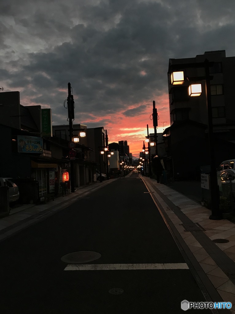 夕暮れの街。