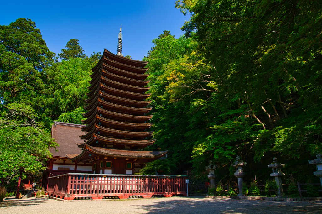 新緑の十三重塔～談山神社