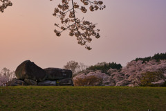 夕暮れの石舞台