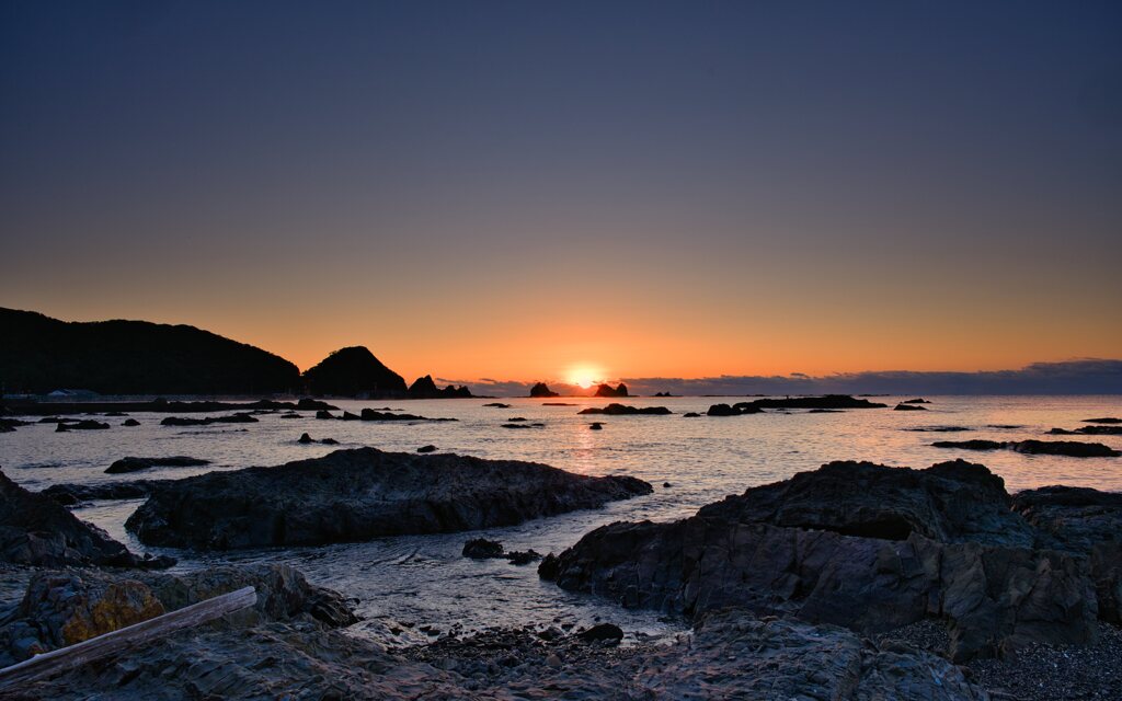 南端の地に昇る