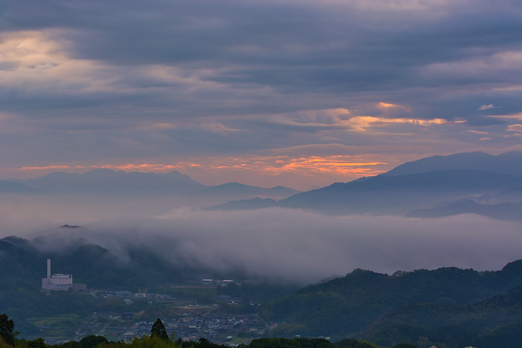 宇陀の山々の夜明け