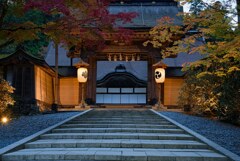 夜明の正門～金剛峯寺