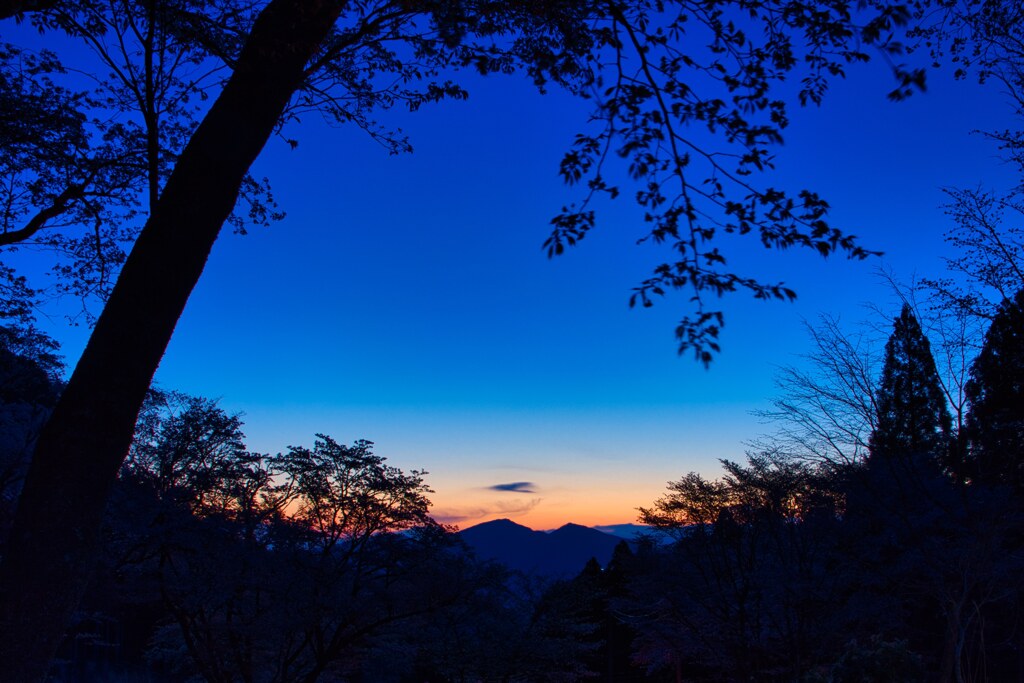 静かに迎える朝～屏風岩