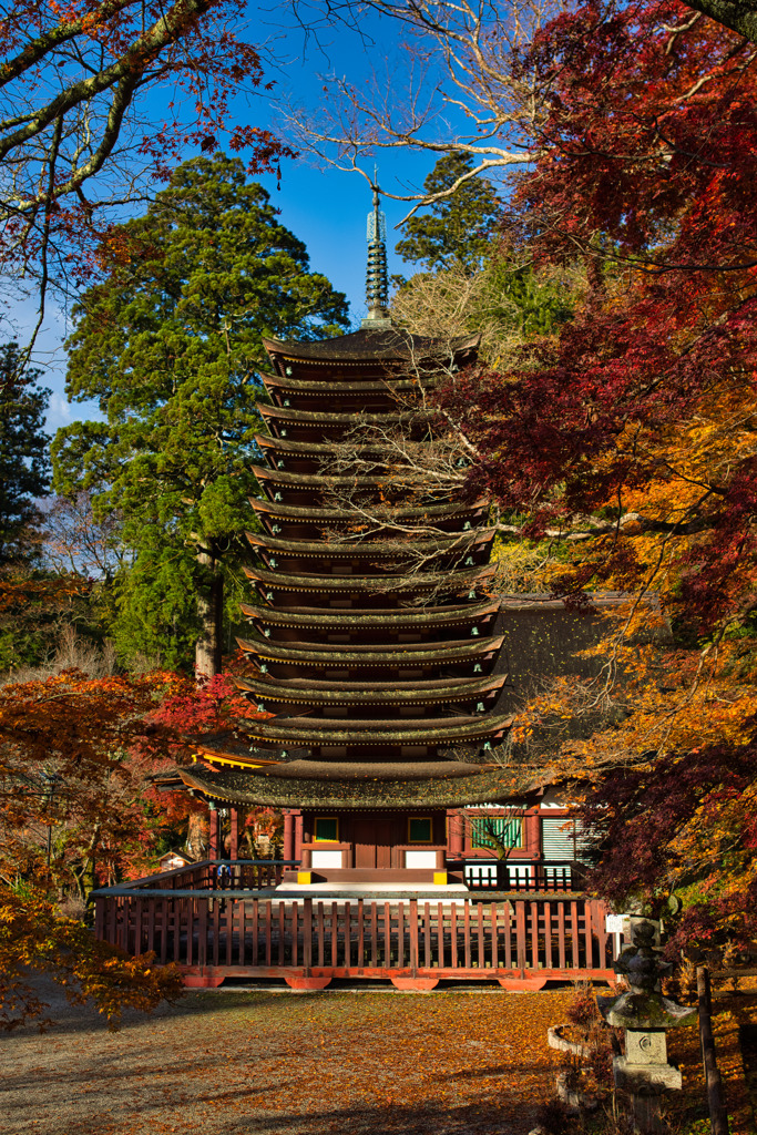 錦秋～談山神社～十三重塔