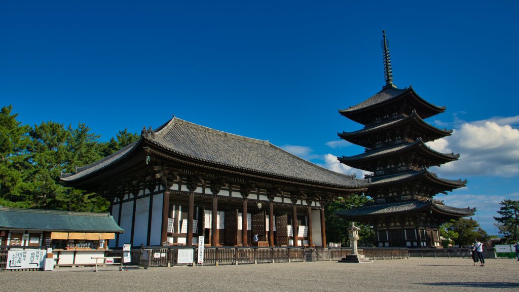 東金堂と五重塔～興福寺