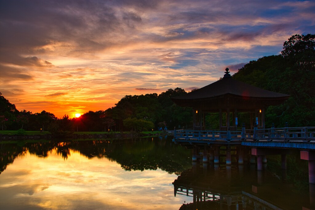去り行く夏～夕刻の浮見堂