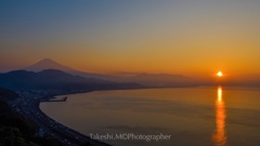 朝陽と富士と