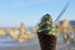 ソフトクリームと橋杭岩